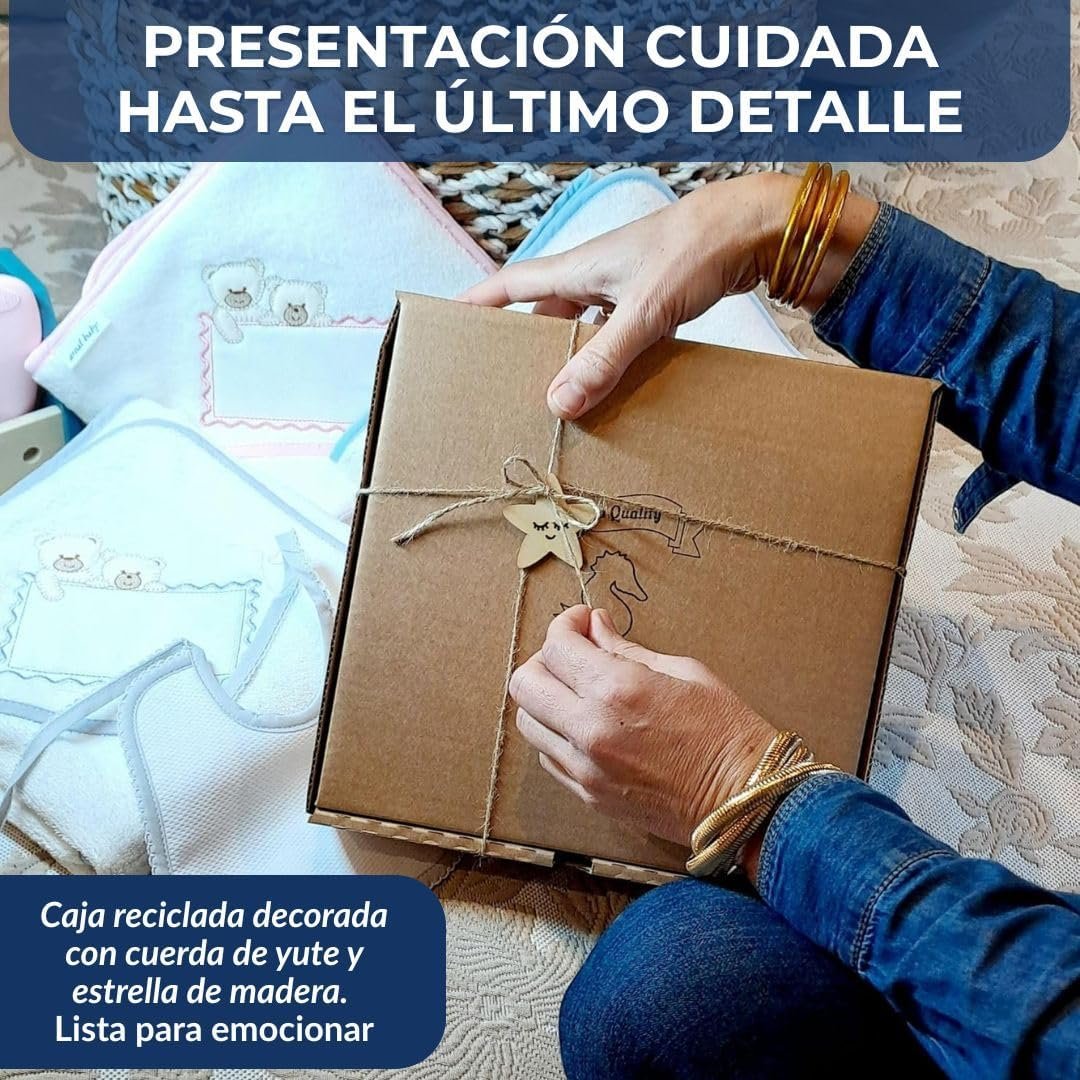 Capa de Baño Bebé Personalizada con Capucha y Nombre Bordado + Babero de Regalo. - Imagen 9